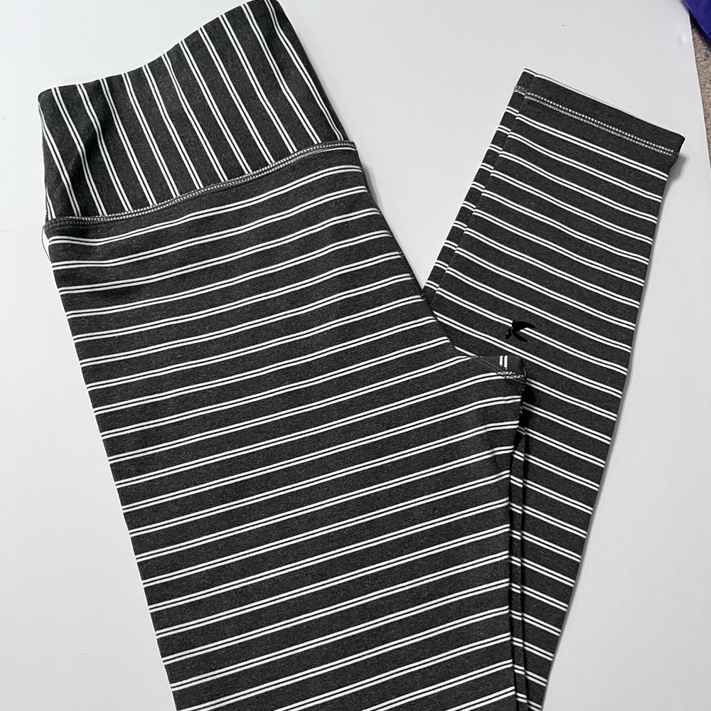 Glyder sultry leggings in charcoal and white